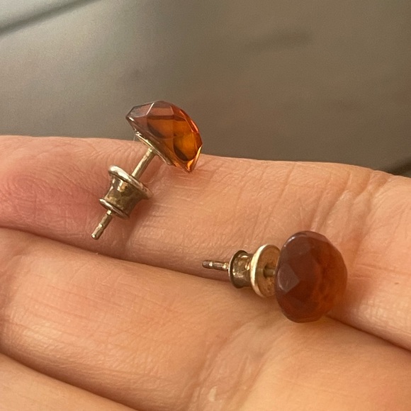 Faceted natural Baltic honey amber sterling silver stud earrings - Picture 3 of 4